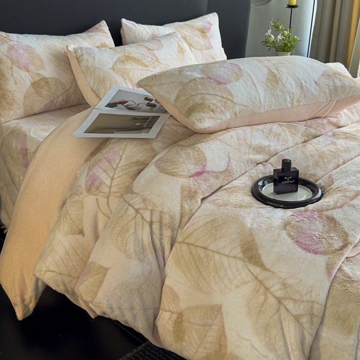 91家纺网 家纺一手货源 找家纺 家之硕家纺 2025新款高克重兔毛绒轻奢风床单系列 香叶粉