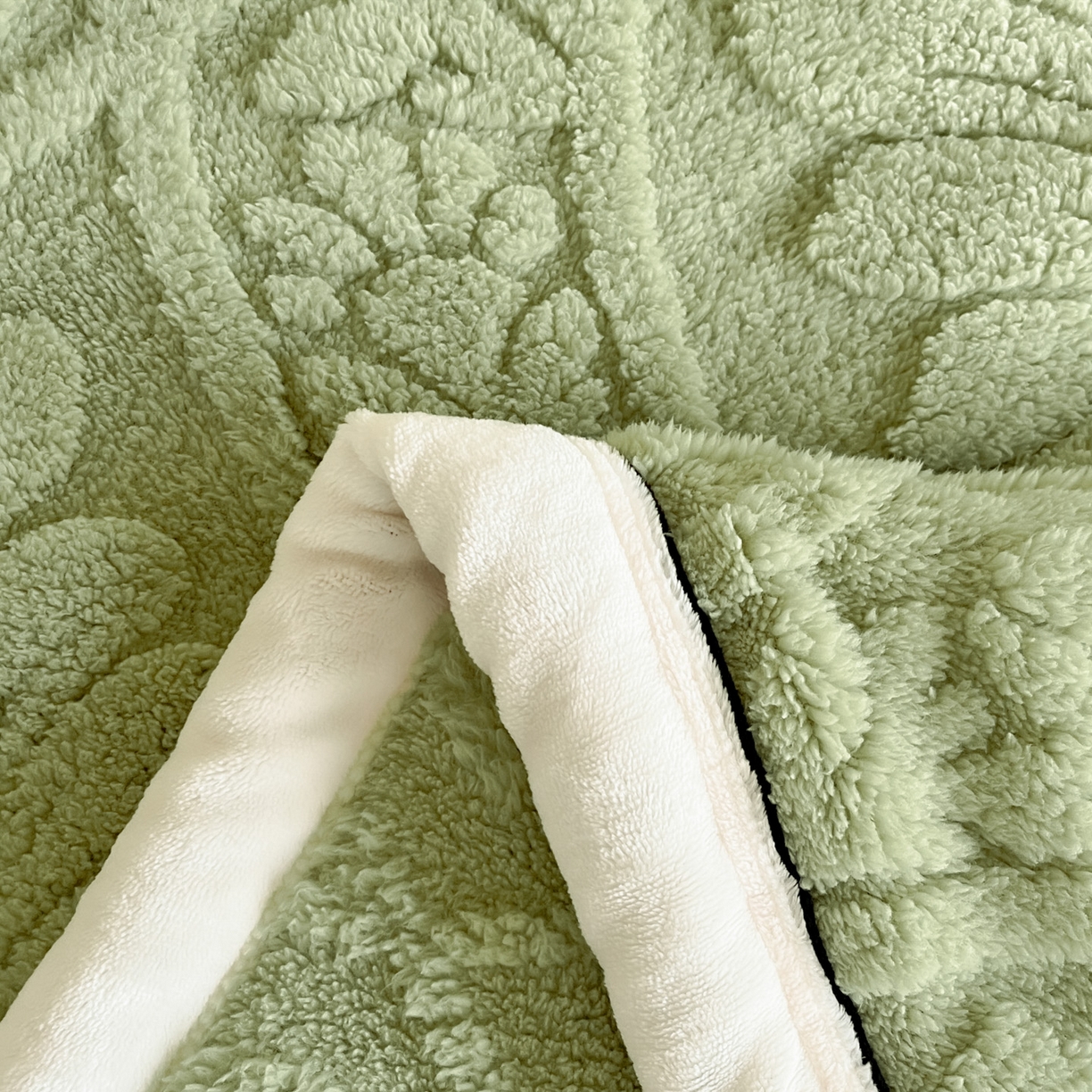 91家纺网 家纺一手货源 找家纺 欧邦 2025新款A类提花舒棉绒双面绒半边绒单层毯毯子毛毯 复古绿