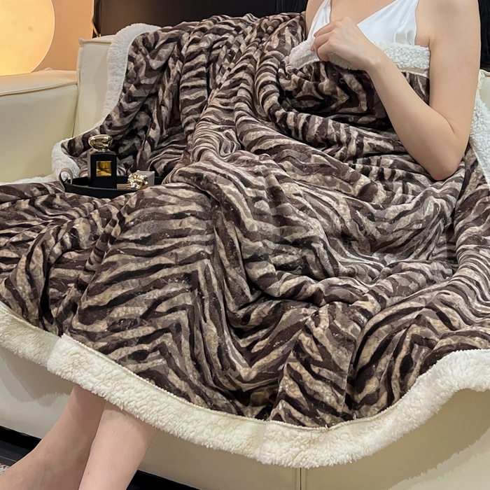 91家纺网 家纺一手货源 找家纺 朵朵家纺 2025新款加厚牛奶绒羊羔绒印花多功能盖毯（可定制尺寸 ） 摩卡生活