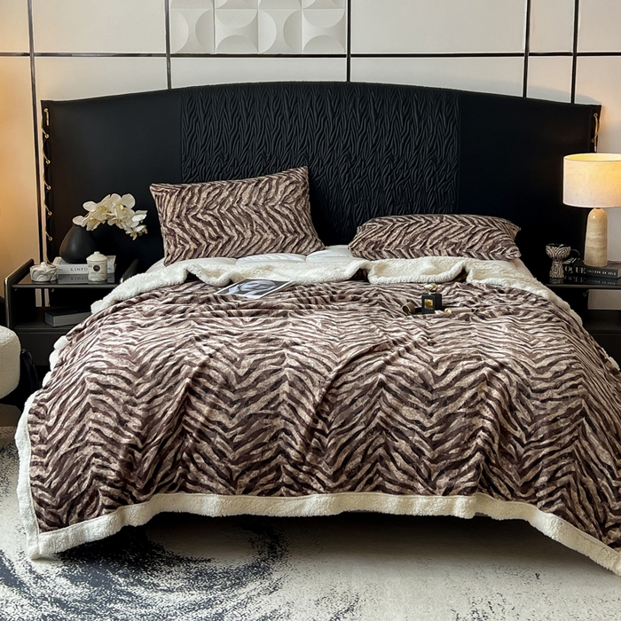 91家纺网 家纺一手货源 找家纺 朵朵家纺 2025新款加厚牛奶绒羊羔绒印花多功能盖毯（可定制尺寸 ） 摩卡生活