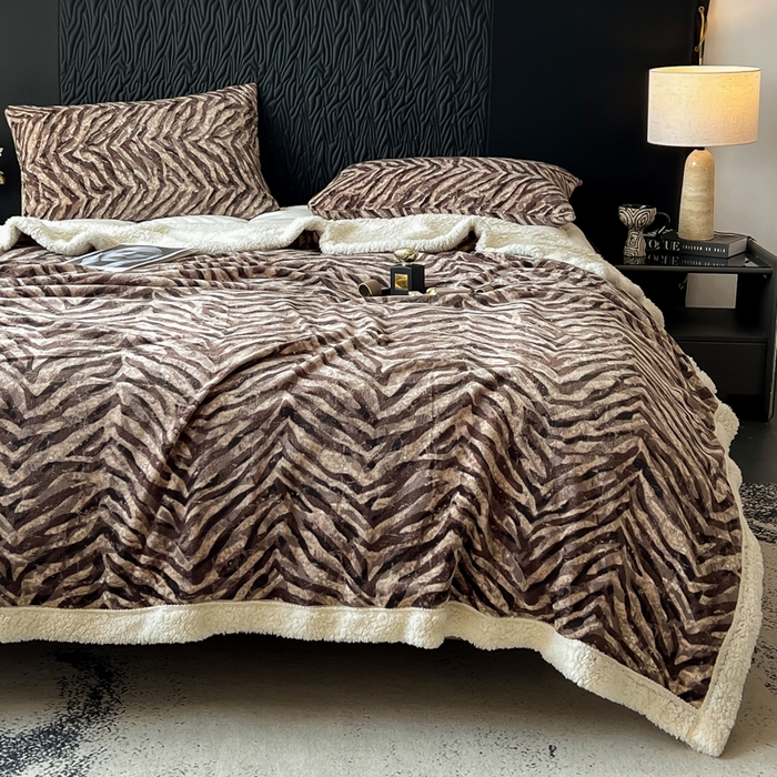 91家纺网 家纺一手货源 找家纺 朵朵家纺 2025新款加厚牛奶绒羊羔绒印花多功能盖毯（可定制尺寸 ） 摩卡生活