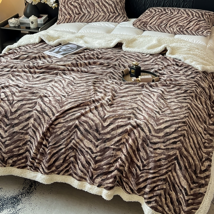 91家纺网 家纺一手货源 找家纺 朵朵家纺 2025新款加厚牛奶绒羊羔绒印花多功能盖毯（可定制尺寸 ） 摩卡生活