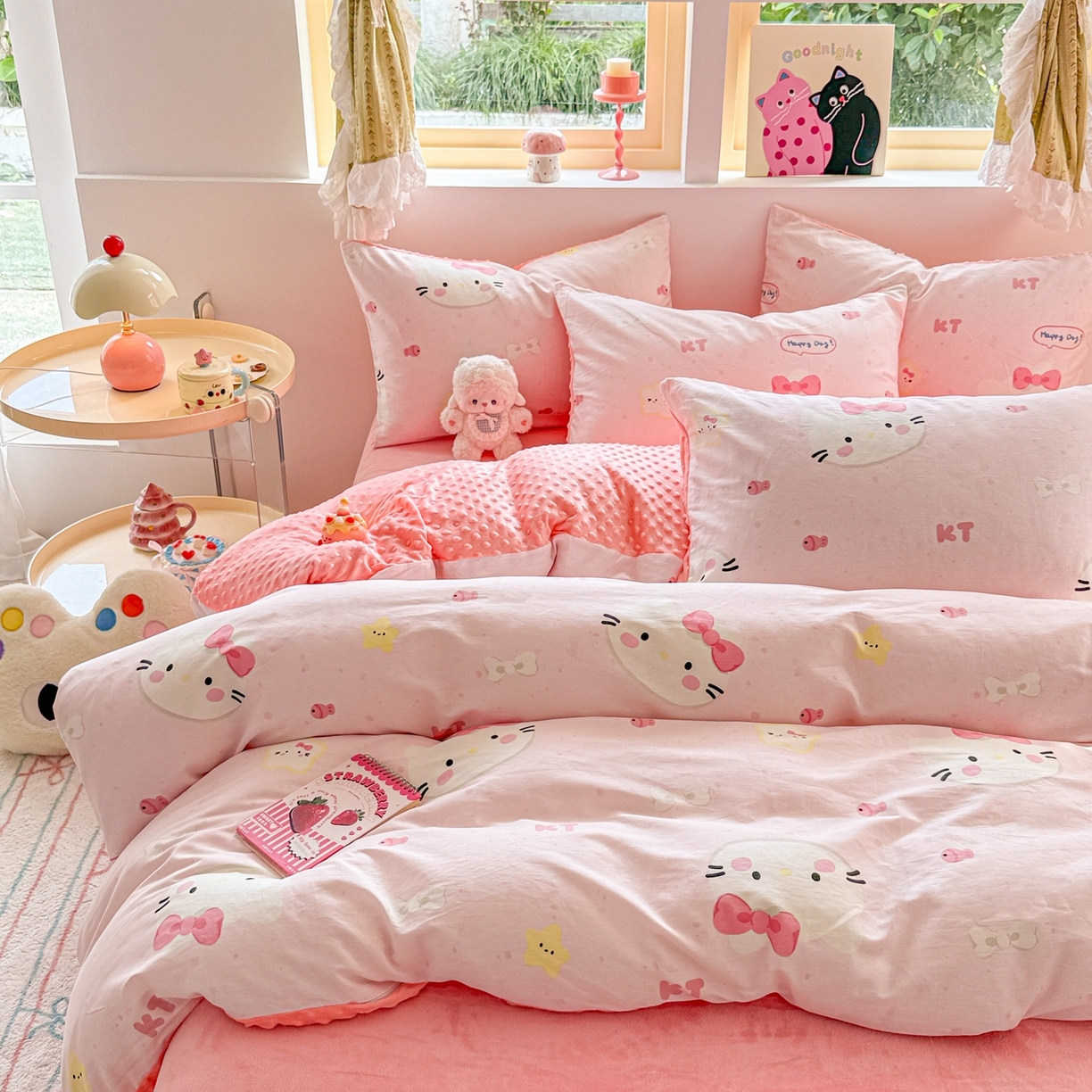 91家纺网 家纺一手货源 找家纺 简宜家居（朝初家纺） 2025新款全棉安抚豆豆绒卡通印花小清新四件套 粉色猫
