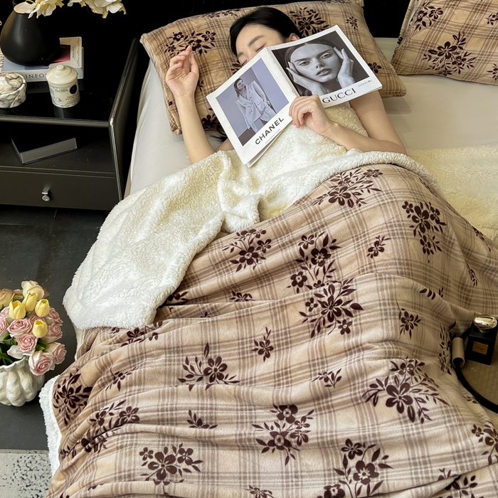 91家纺网 家纺一手货源 找家纺 朵朵家纺 2025新款加厚牛奶绒羊羔绒印花多功能盖毯（可定制尺寸 ） 南枝向暖