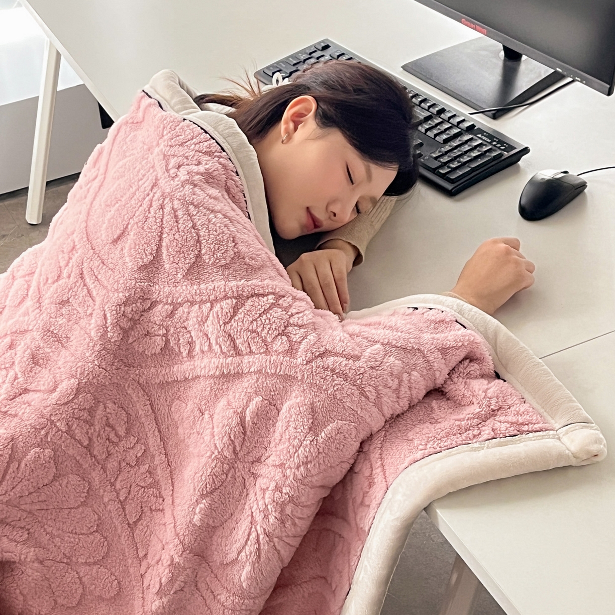 91家纺网 家纺一手货源 找家纺 欧邦 2025新款A类提花舒棉绒双面绒半边绒单层毯毯子毛毯 公主粉