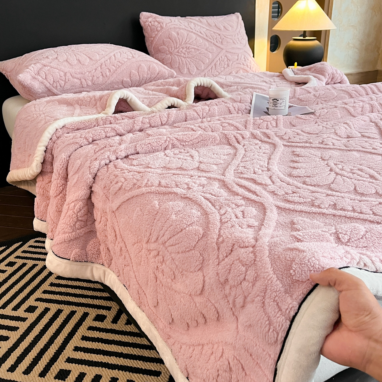 91家纺网 家纺一手货源 找家纺 欧邦 2025新款A类提花舒棉绒双面绒半边绒单层毯毯子毛毯 公主粉