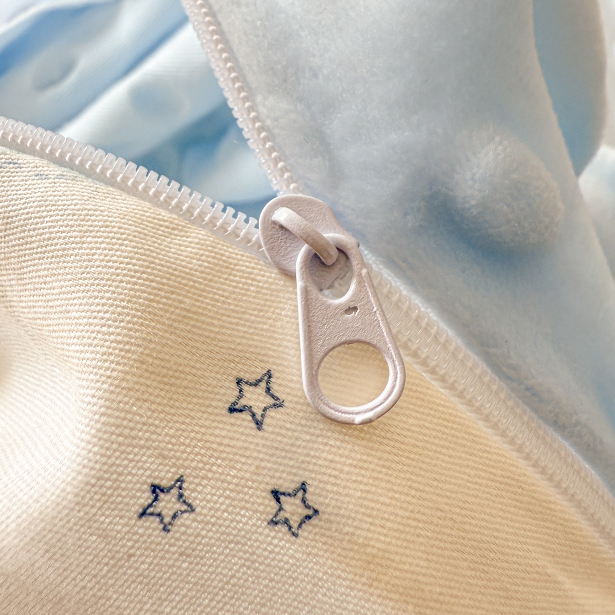 91家纺网 家纺一手货源 找家纺 简宜家居（朝初家纺） 2025新款全棉安抚豆豆绒卡通印花小清新四件套 海星贝贝