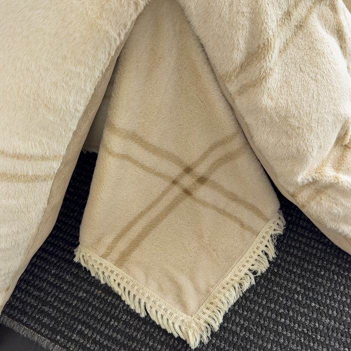 91家纺网 家纺一手货源 找家纺 家之硕家纺 2025新款高克重兔毛绒轻奢风床单系列 格子咖