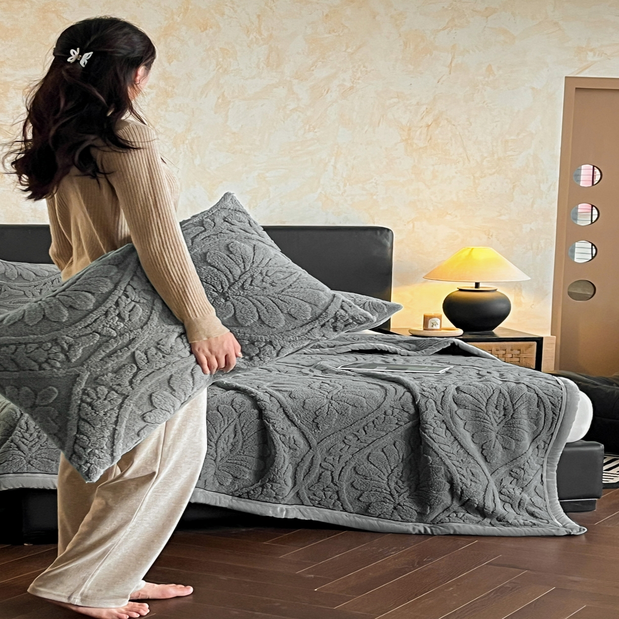 91家纺网 家纺一手货源 找家纺 欧邦 2025新款A类提花舒棉绒双面绒半边绒单层毯毯子毛毯 深灰