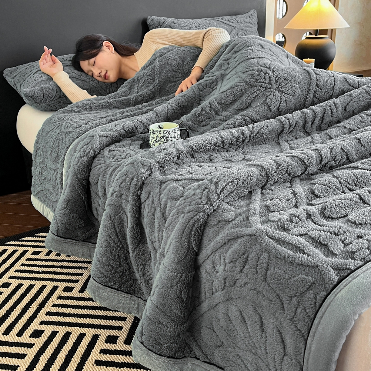 91家纺网 家纺一手货源 找家纺 欧邦 2025新款A类提花舒棉绒双面绒半边绒单层毯毯子毛毯 深灰
