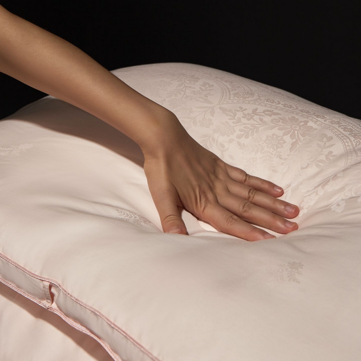 91家纺网 家纺一手货源 找家纺 南通朵美纺织品有限公司 2025新款高级仿鹅绒被被子被芯 仿鹅绒被-粉