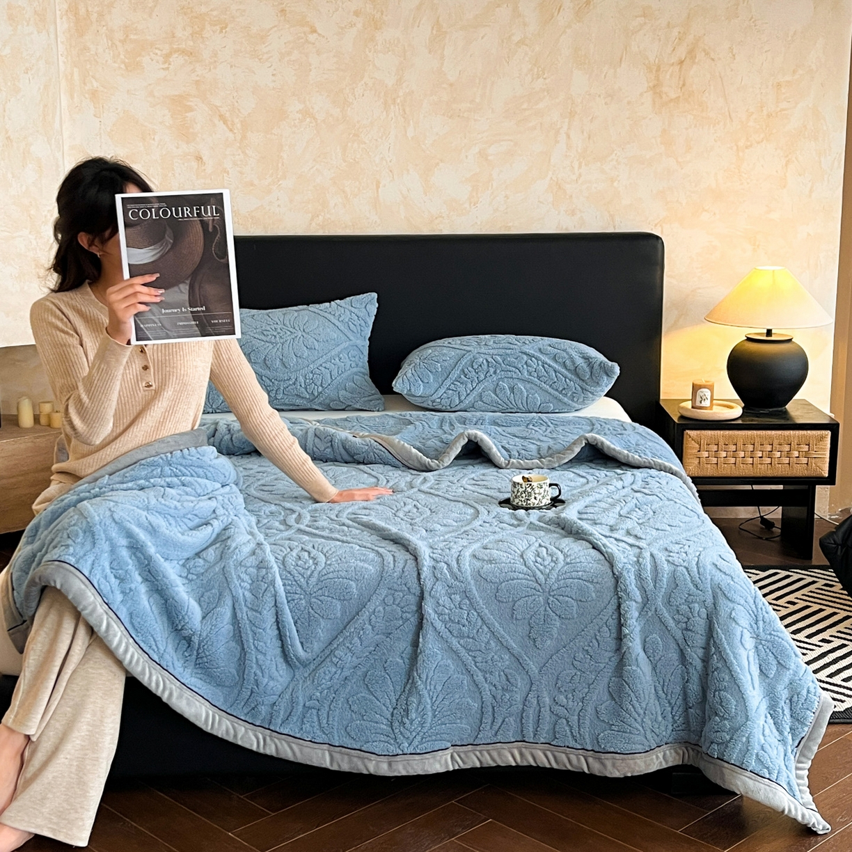 91家纺网 家纺一手货源 找家纺 欧邦 2025新款A类提花舒棉绒双面绒半边绒单层毯毯子毛毯 午夜蓝