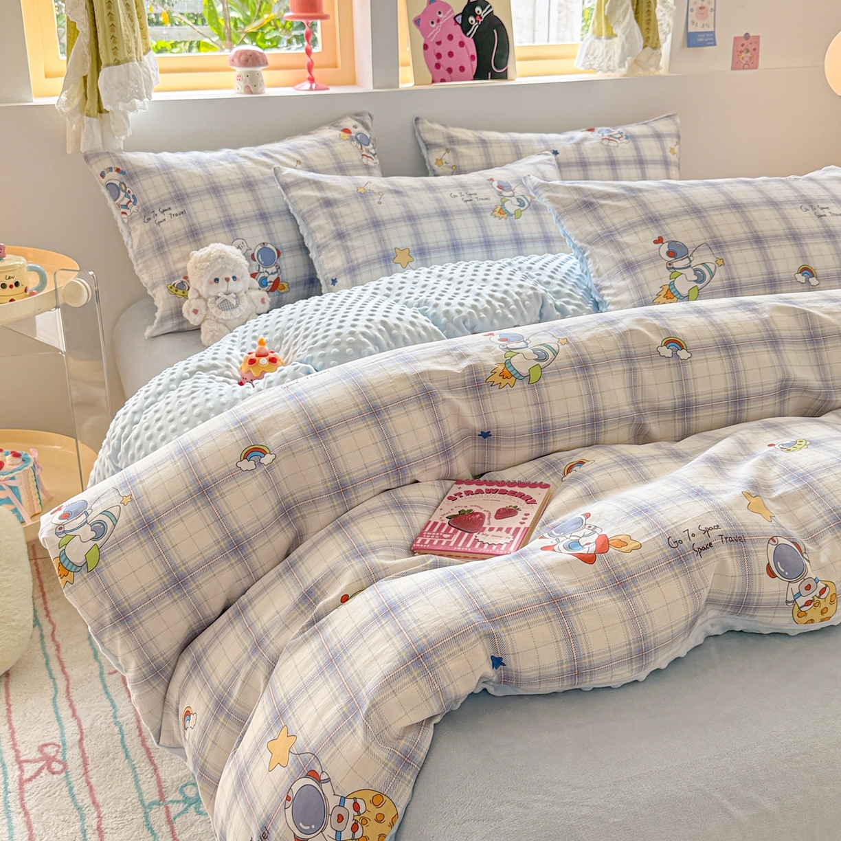 91家纺网 家纺一手货源 找家纺 简宜家居（朝初家纺） 2025新款全棉安抚豆豆绒卡通印花小清新四件套 火箭星空