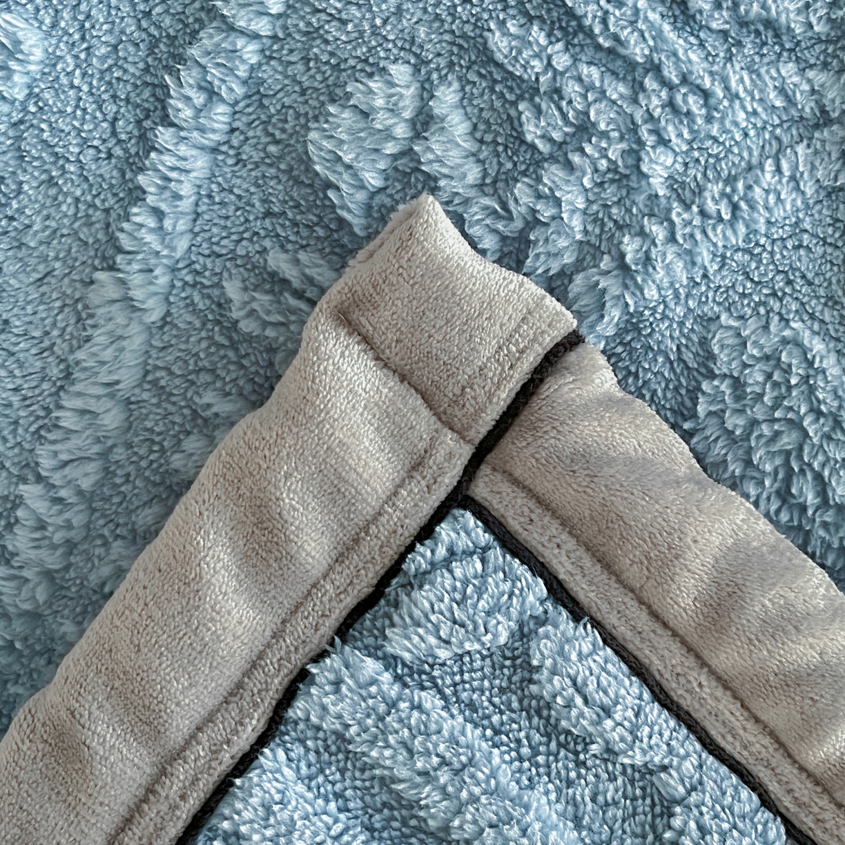 91家纺网 家纺一手货源 找家纺 欧邦 2025新款A类提花舒棉绒双面绒半边绒单层毯毯子毛毯 午夜蓝