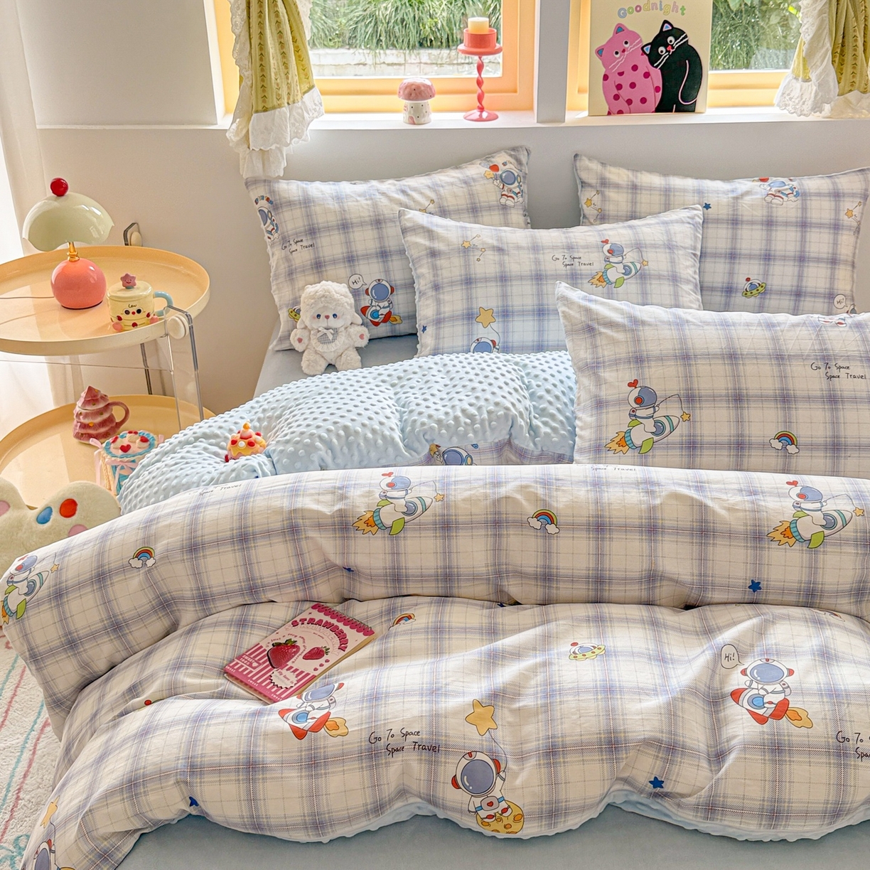 91家纺网 家纺一手货源 找家纺 简宜家居（朝初家纺） 2025新款全棉安抚豆豆绒卡通印花小清新四件套 火箭星空