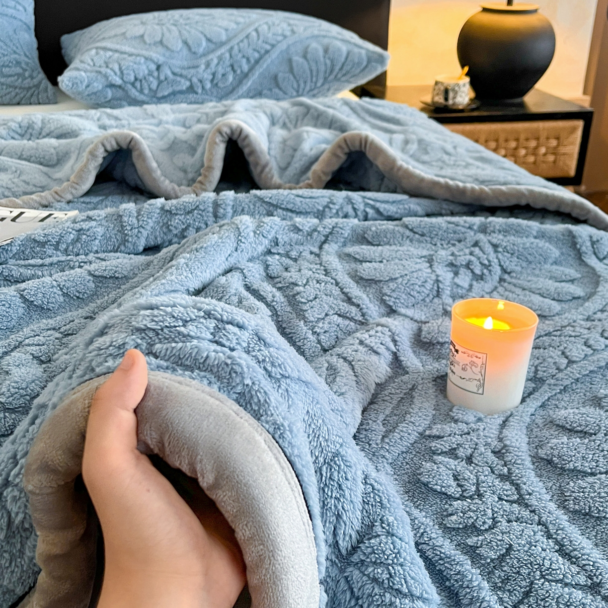 91家纺网 家纺一手货源 找家纺 欧邦 2025新款A类提花舒棉绒双面绒半边绒单层毯毯子毛毯 午夜蓝