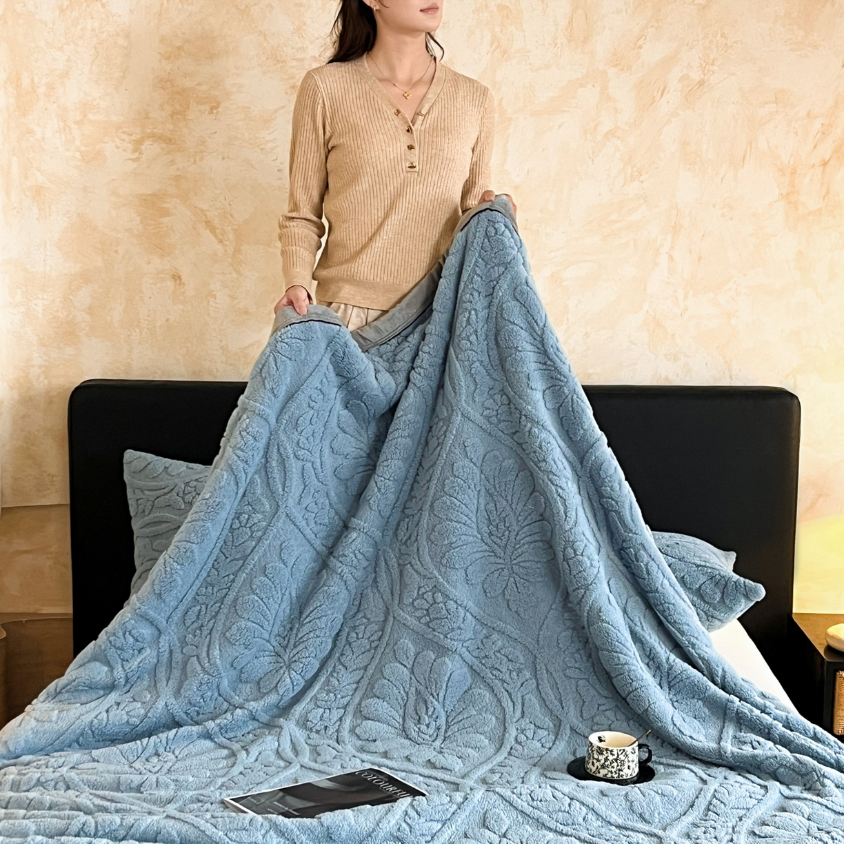 91家纺网 家纺一手货源 找家纺 欧邦 2025新款A类提花舒棉绒双面绒半边绒单层毯毯子毛毯 午夜蓝