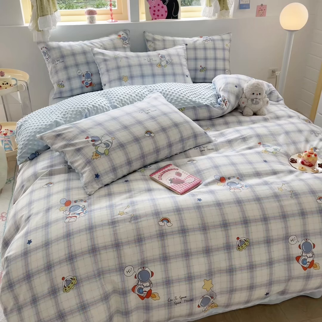 91家纺网 家纺一手货源 找家纺 简宜家居（朝初家纺） 2025新款全棉安抚豆豆绒卡通印花小清新四件套 火箭星空
