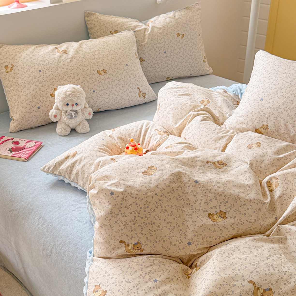 91家纺网 家纺一手货源 找家纺 简宜家居（朝初家纺） 2025新款全棉安抚豆豆绒卡通印花小清新四件套 蓝花兔