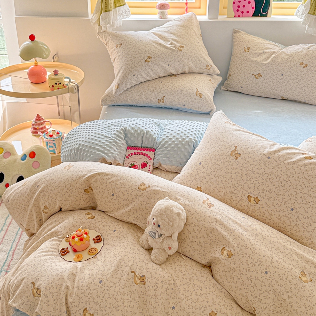 91家纺网 家纺一手货源 找家纺 简宜家居（朝初家纺） 2025新款全棉安抚豆豆绒卡通印花小清新四件套 蓝花兔