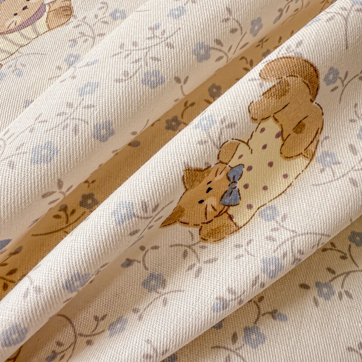 91家纺网 家纺一手货源 找家纺 简宜家居（朝初家纺） 2025新款全棉安抚豆豆绒卡通印花小清新四件套 蓝花兔