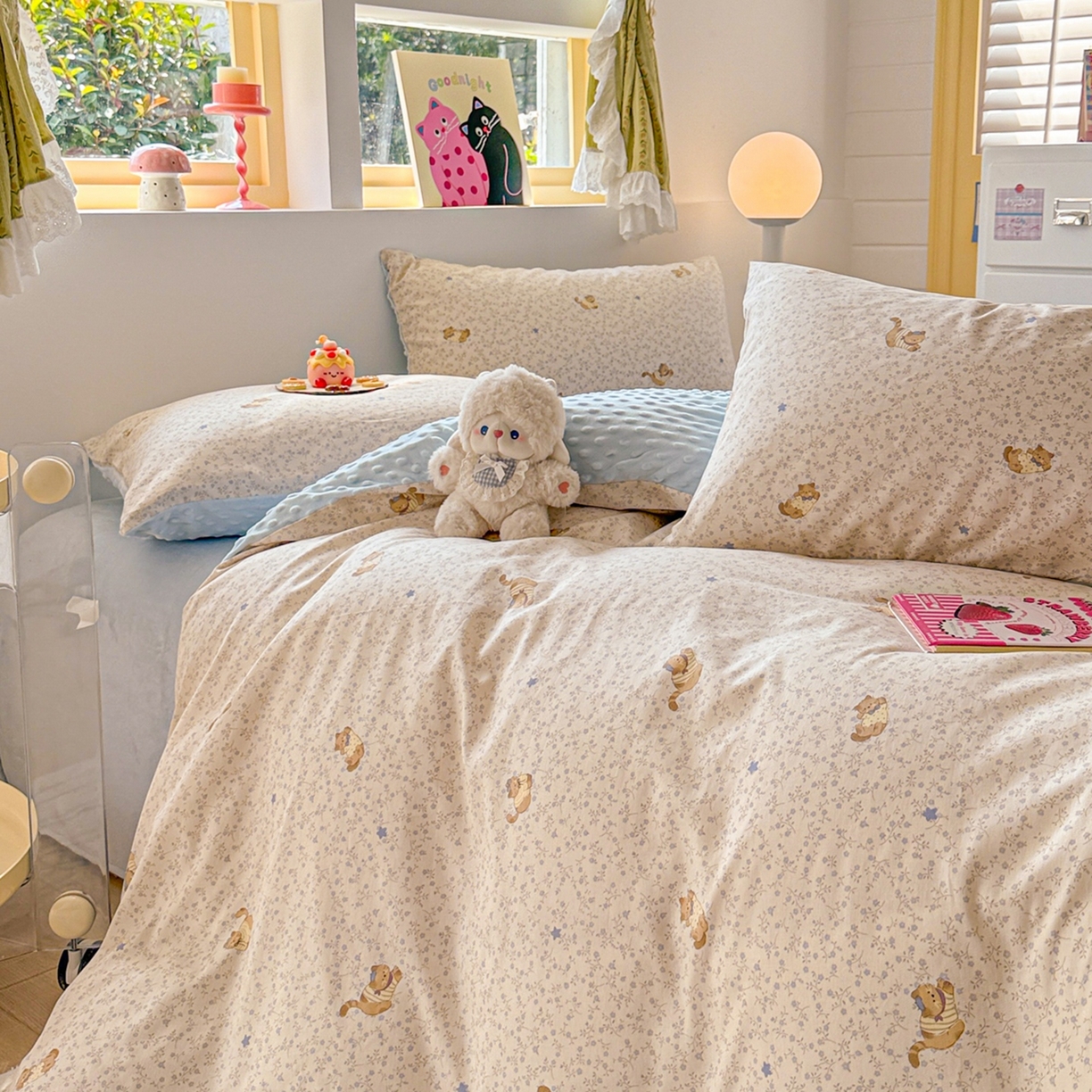 91家纺网 家纺一手货源 找家纺 简宜家居（朝初家纺） 2025新款全棉安抚豆豆绒卡通印花小清新四件套 蓝花兔