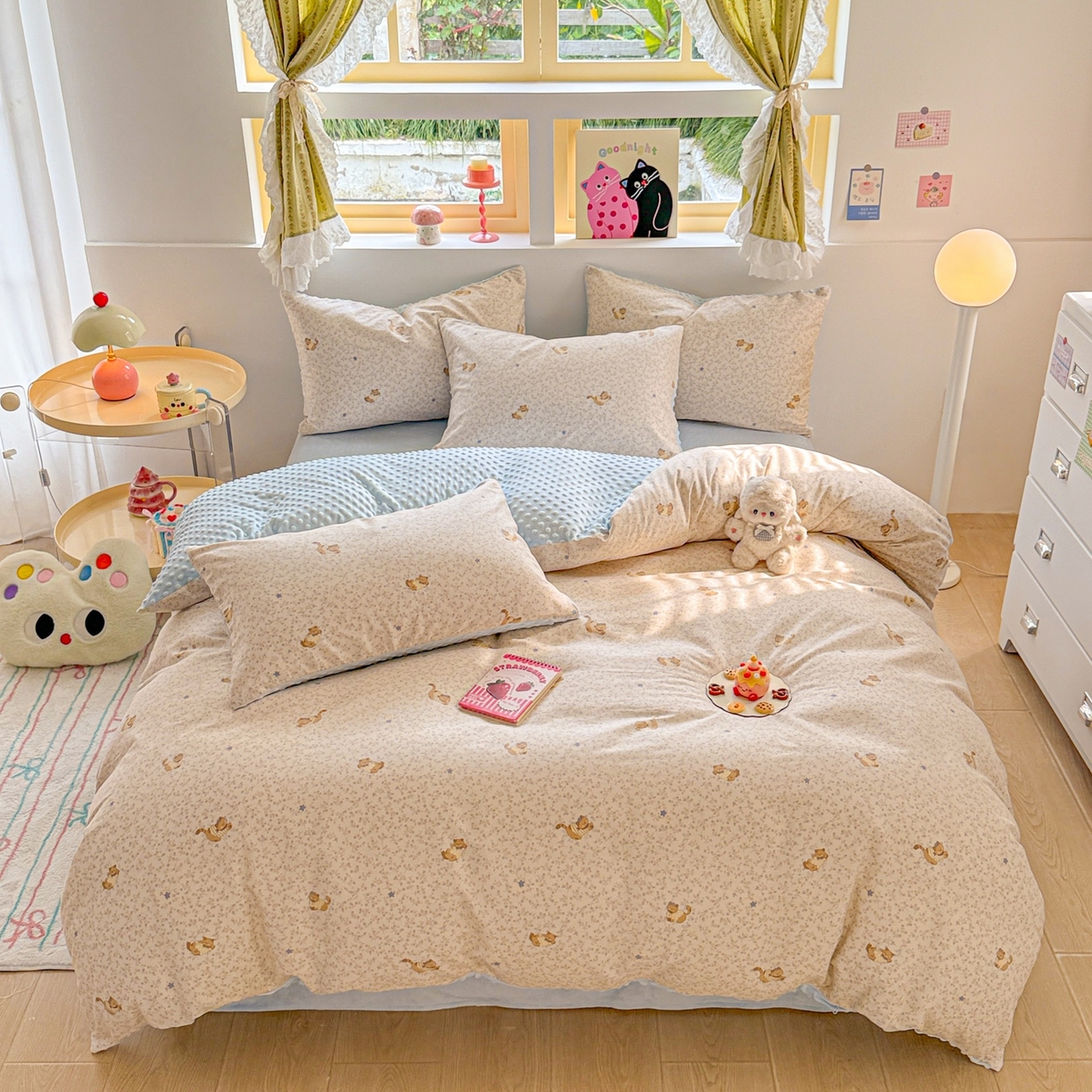 91家纺网 家纺一手货源 找家纺 简宜家居（朝初家纺） 2025新款全棉安抚豆豆绒卡通印花小清新四件套 蓝花兔