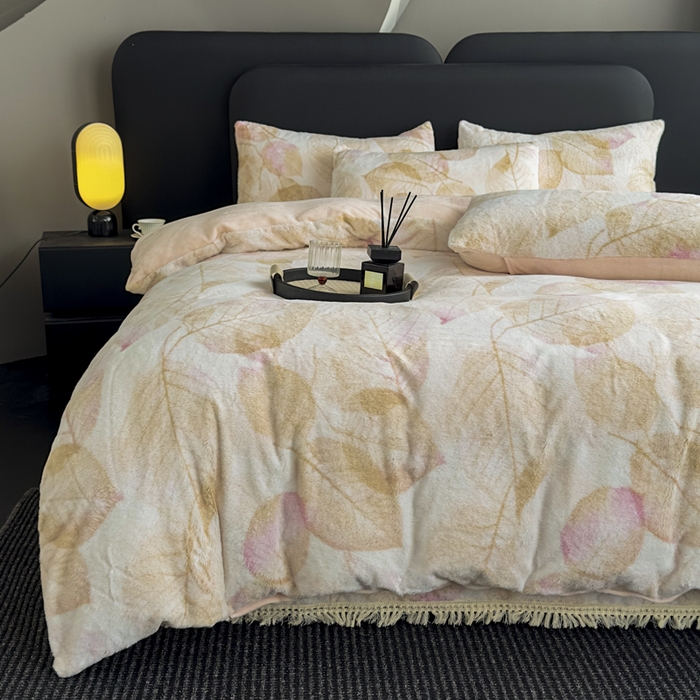 91家纺网 家纺一手货源 找家纺 家之硕家纺 2025新款高克重兔毛绒轻奢风枕套系列 香叶粉