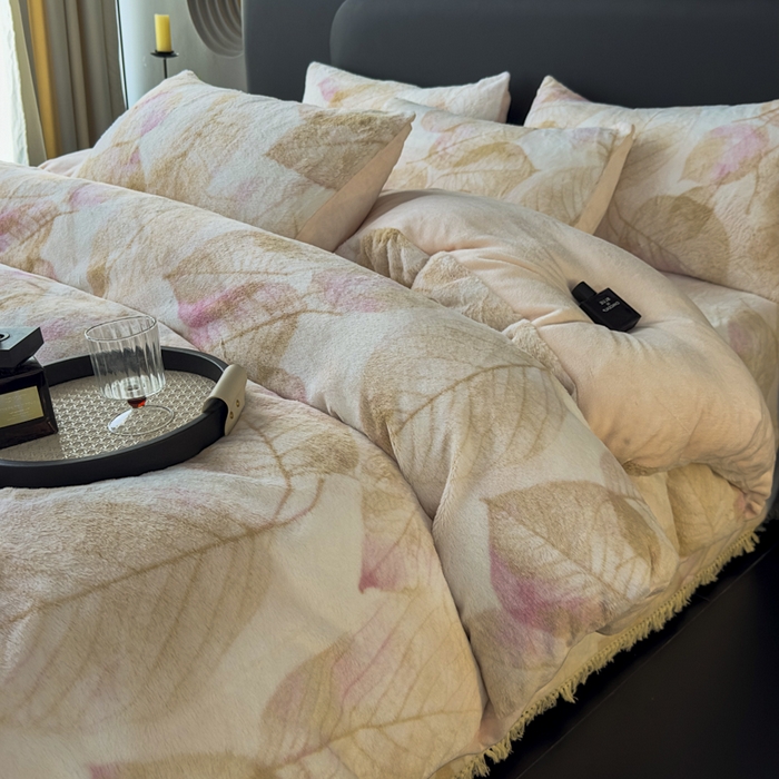 91家纺网 家纺一手货源 找家纺 家之硕家纺 2025新款高克重兔毛绒轻奢风枕套系列 香叶粉