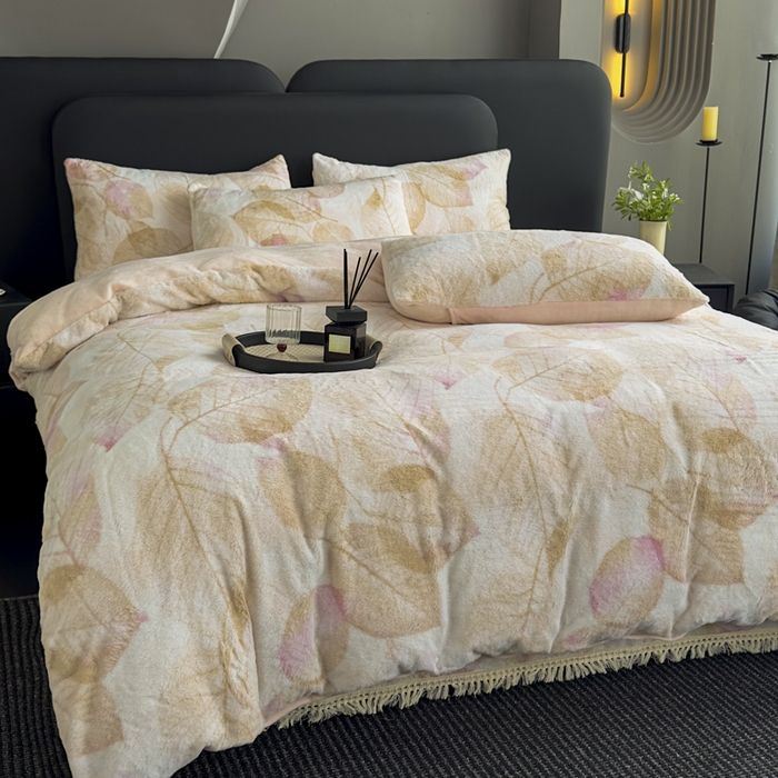 91家纺网 家纺一手货源 找家纺 家之硕家纺 2025新款高克重兔毛绒轻奢风枕套系列 香叶粉