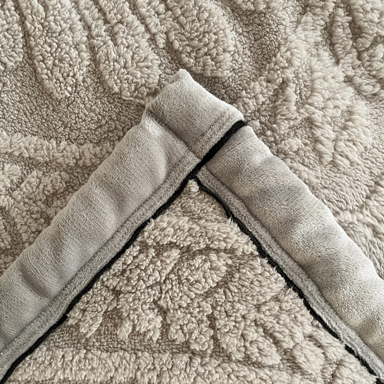 91家纺网 家纺一手货源 找家纺 欧邦 2025新款A类提花舒棉绒双面绒半边绒单层毯毯子毛毯 月影灰