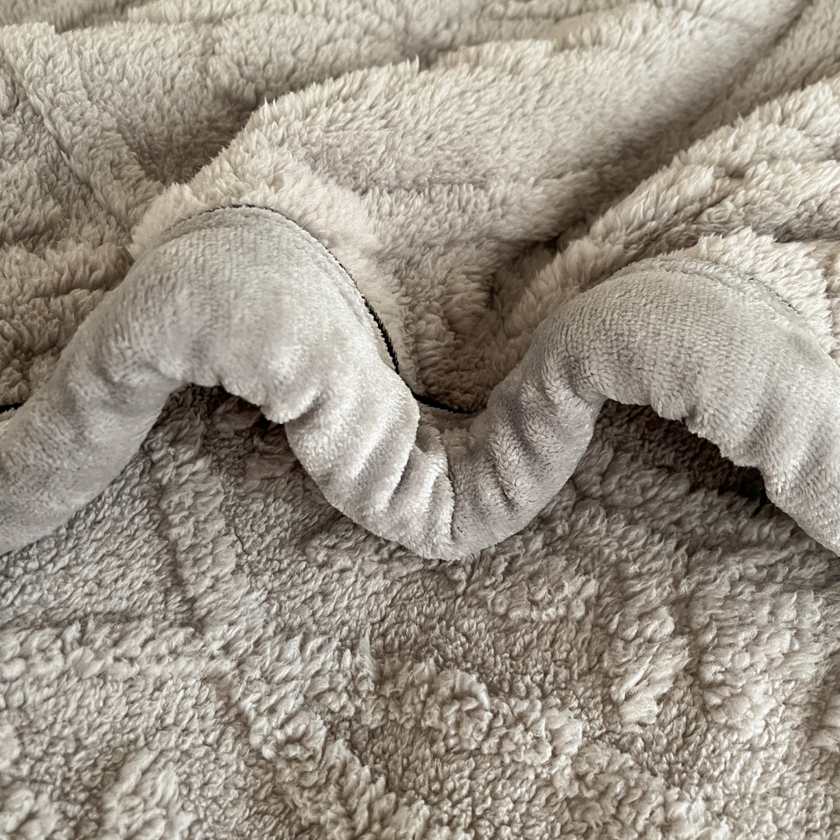 91家纺网 家纺一手货源 找家纺 欧邦 2025新款A类提花舒棉绒双面绒半边绒单层毯毯子毛毯 月影灰