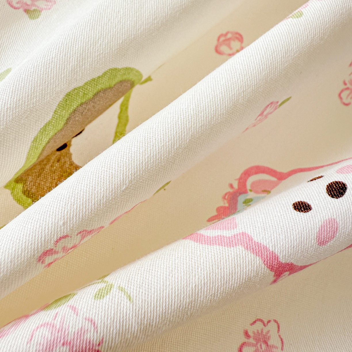 91家纺网 家纺一手货源 找家纺 简宜家居（朝初家纺） 2025新款全棉安抚豆豆绒卡通印花小清新四件套 萌友聚会