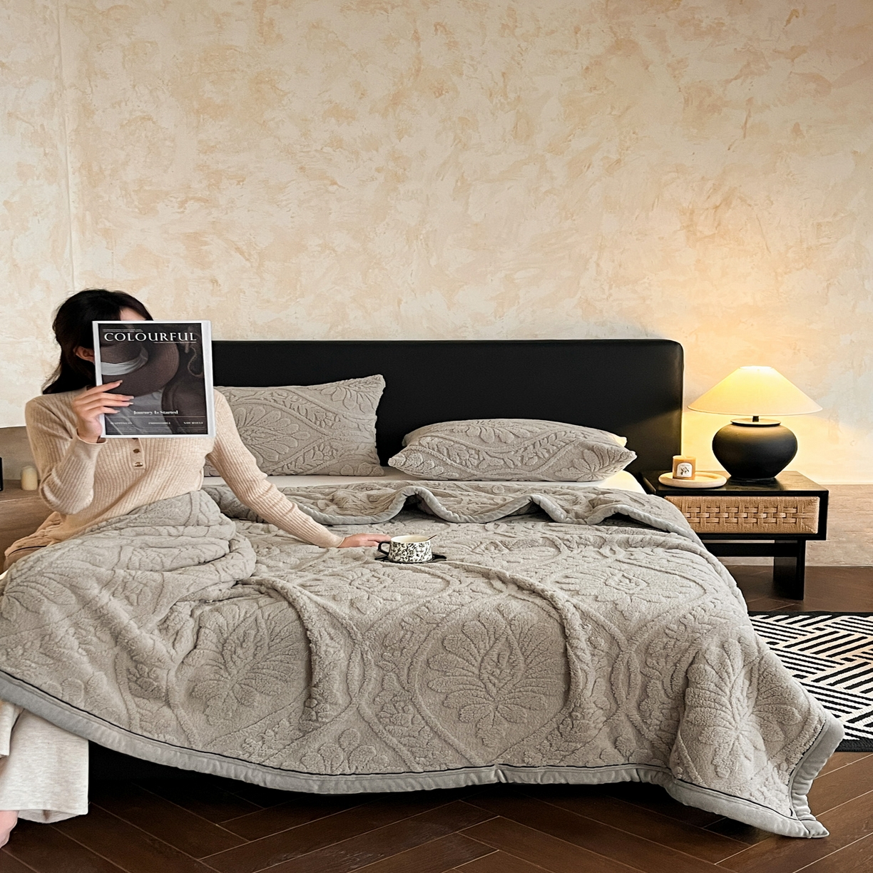 91家纺网 家纺一手货源 找家纺 欧邦 2025新款A类提花舒棉绒双面绒半边绒单层毯毯子毛毯 月影灰