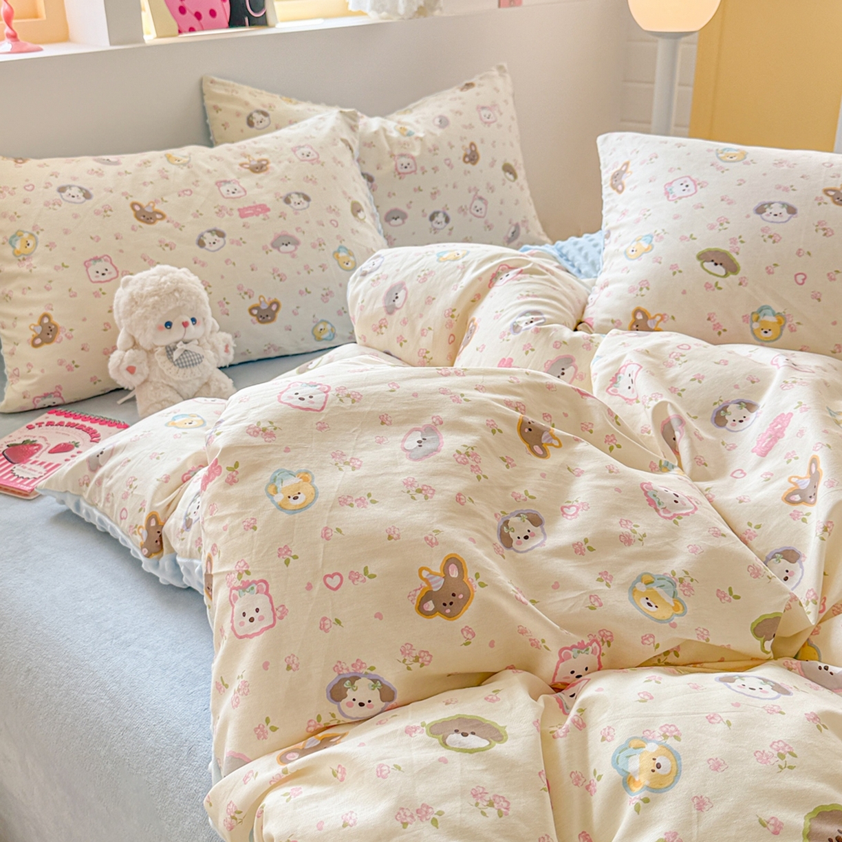 91家纺网 家纺一手货源 找家纺 简宜家居（朝初家纺） 2025新款全棉安抚豆豆绒卡通印花小清新四件套 萌友聚会