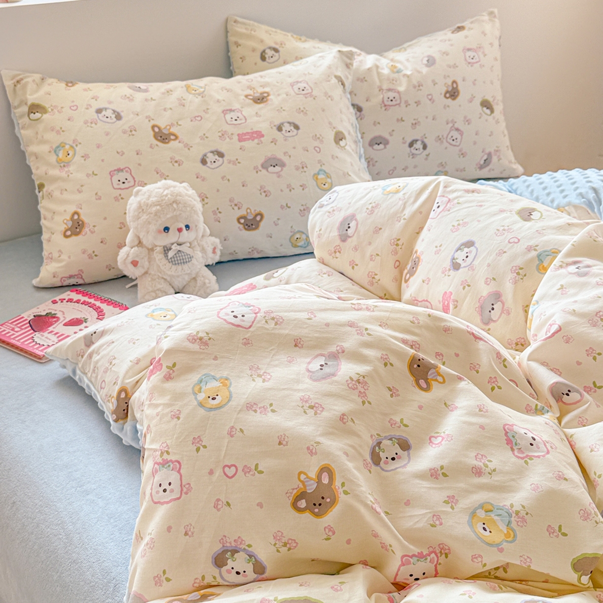 91家纺网 家纺一手货源 找家纺 简宜家居（朝初家纺） 2025新款全棉安抚豆豆绒卡通印花小清新四件套 萌友聚会