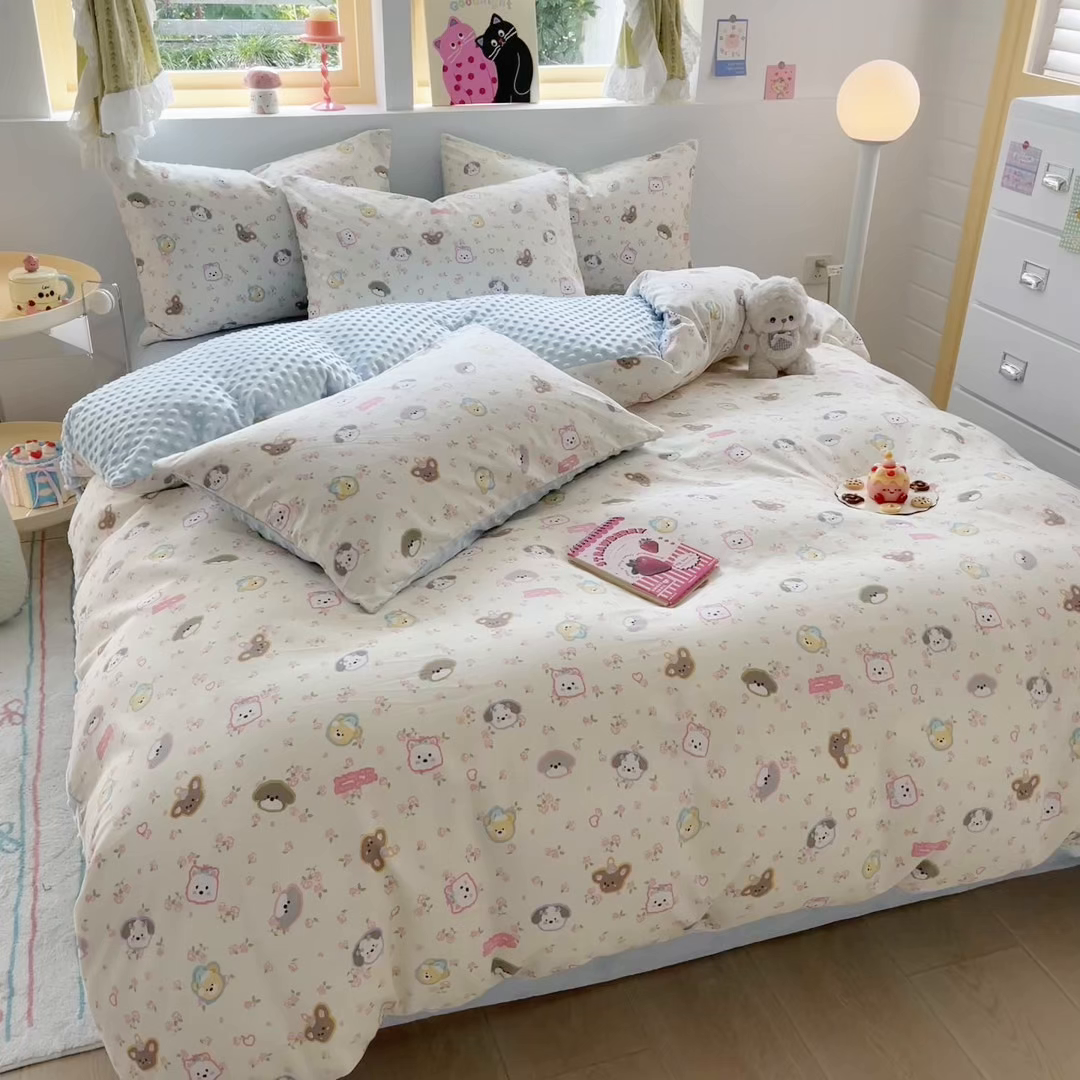 91家纺网 家纺一手货源 找家纺 简宜家居（朝初家纺） 2025新款全棉安抚豆豆绒卡通印花小清新四件套 萌友聚会