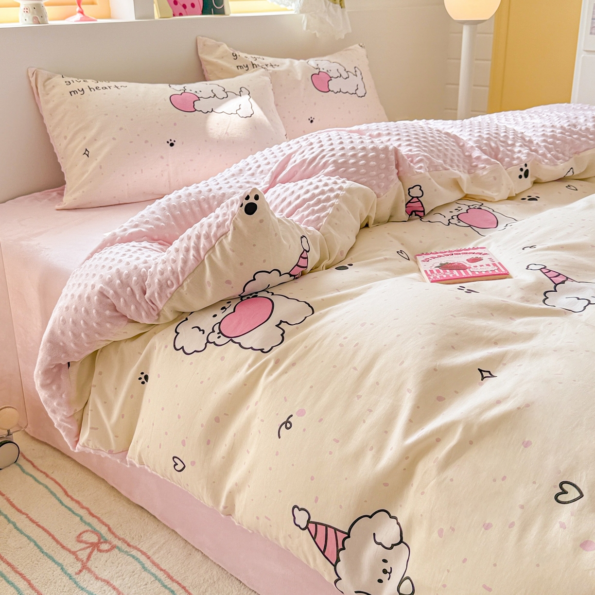 91家纺网 家纺一手货源 找家纺 简宜家居（朝初家纺） 2025新款全棉安抚豆豆绒卡通印花小清新四件套 奶萌狗
