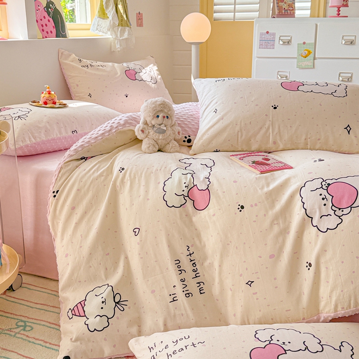 91家纺网 家纺一手货源 找家纺 简宜家居（朝初家纺） 2025新款全棉安抚豆豆绒卡通印花小清新四件套 奶萌狗