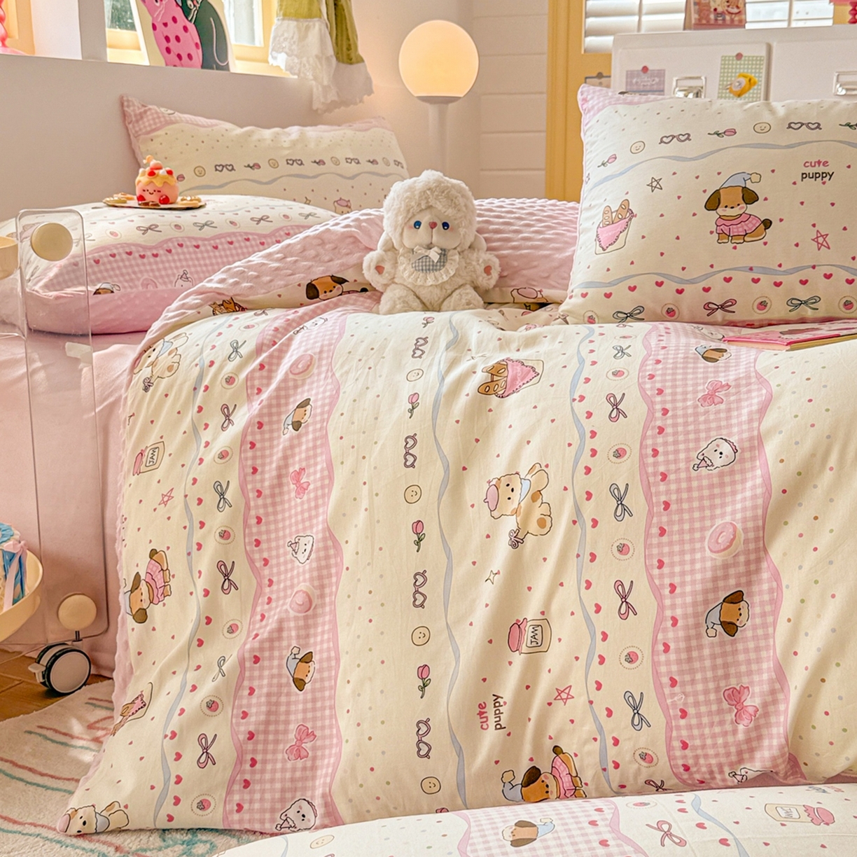 91家纺网 家纺一手货源 找家纺 简宜家居（朝初家纺） 2025新款全棉安抚豆豆绒卡通印花小清新四件套 甜心萌犬