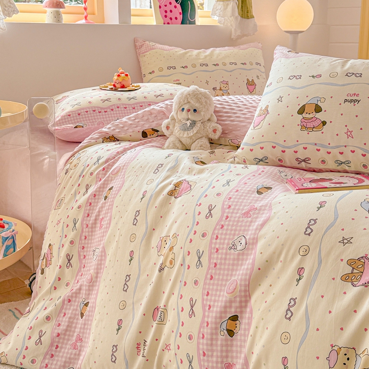 91家纺网 家纺一手货源 找家纺 简宜家居（朝初家纺） 2025新款全棉安抚豆豆绒卡通印花小清新四件套 甜心萌犬