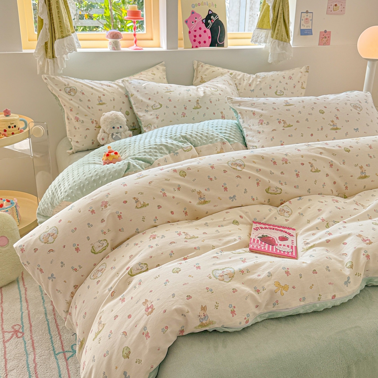 91家纺网 家纺一手货源 找家纺 简宜家居（朝初家纺） 2025新款全棉安抚豆豆绒卡通印花小清新四件套 兔与花笺