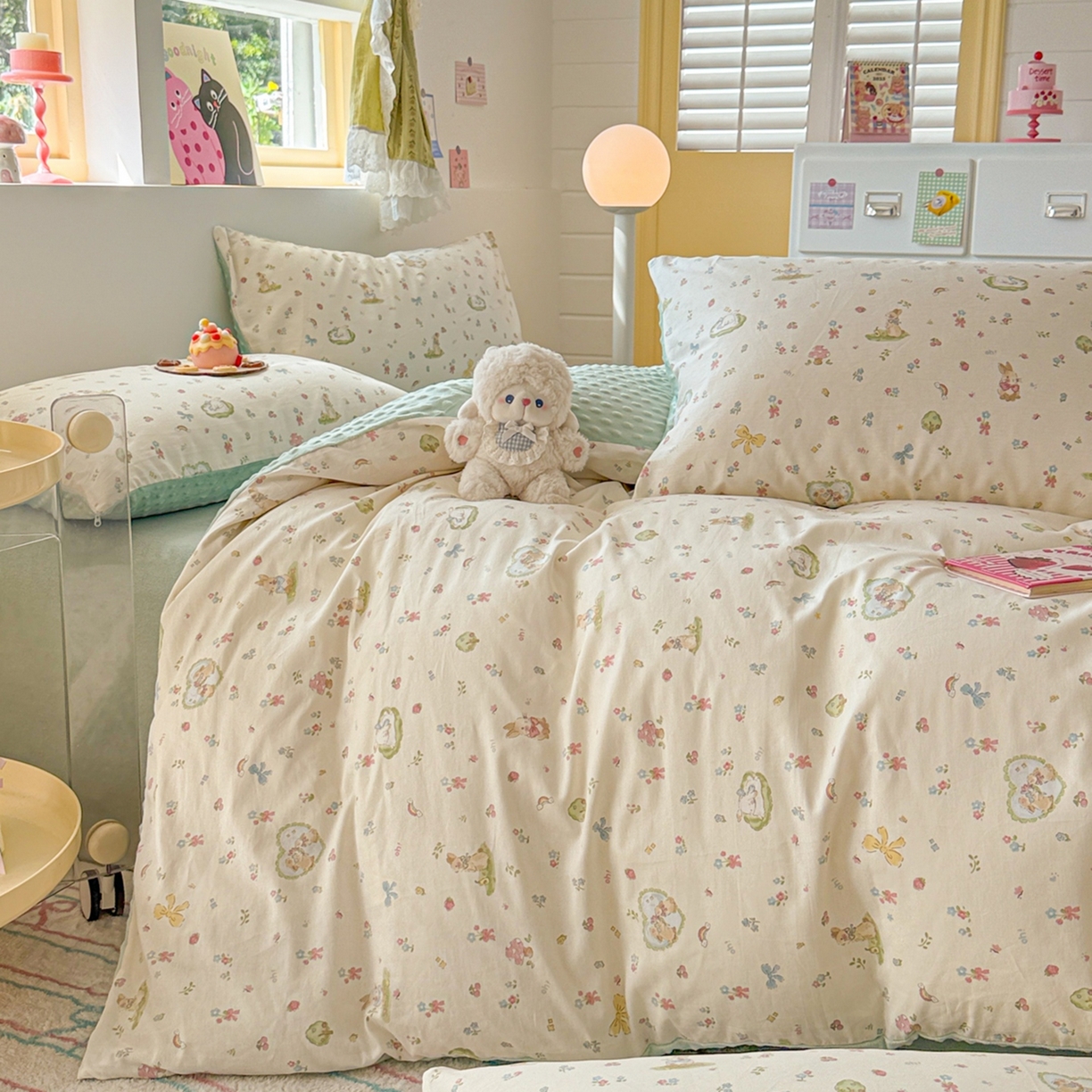 91家纺网 家纺一手货源 找家纺 简宜家居（朝初家纺） 2025新款全棉安抚豆豆绒卡通印花小清新四件套 兔与花笺