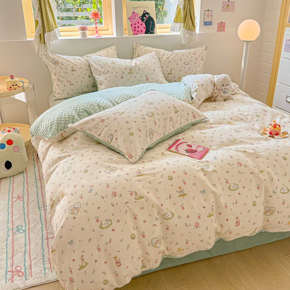 91家纺网 家纺一手货源 找家纺 简宜家居（朝初家纺） 2025新款全棉安抚豆豆绒卡通印花小清新四件套 兔与花笺