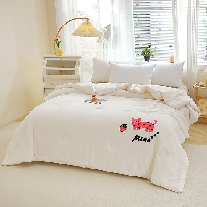 91家纺网 家纺一手货源 找家纺 贝兰仙奴 2025新款全棉皱皱纱毛巾绣大豆被被子被芯 萌萌猫