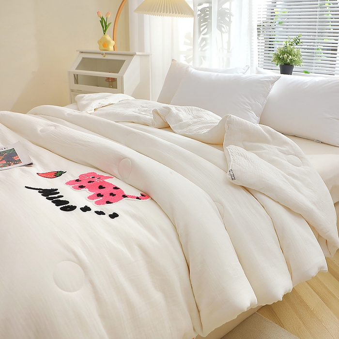 91家纺网 家纺一手货源 找家纺 贝兰仙奴 2025新款全棉皱皱纱毛巾绣大豆被被子被芯 萌萌猫