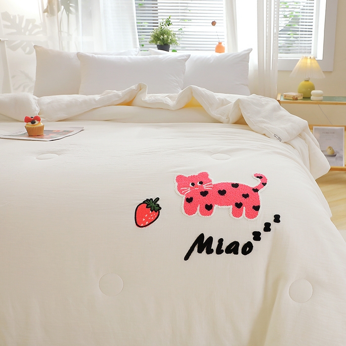 91家纺网 家纺一手货源 找家纺 贝兰仙奴 2025新款全棉皱皱纱毛巾绣大豆被被子被芯 萌萌猫