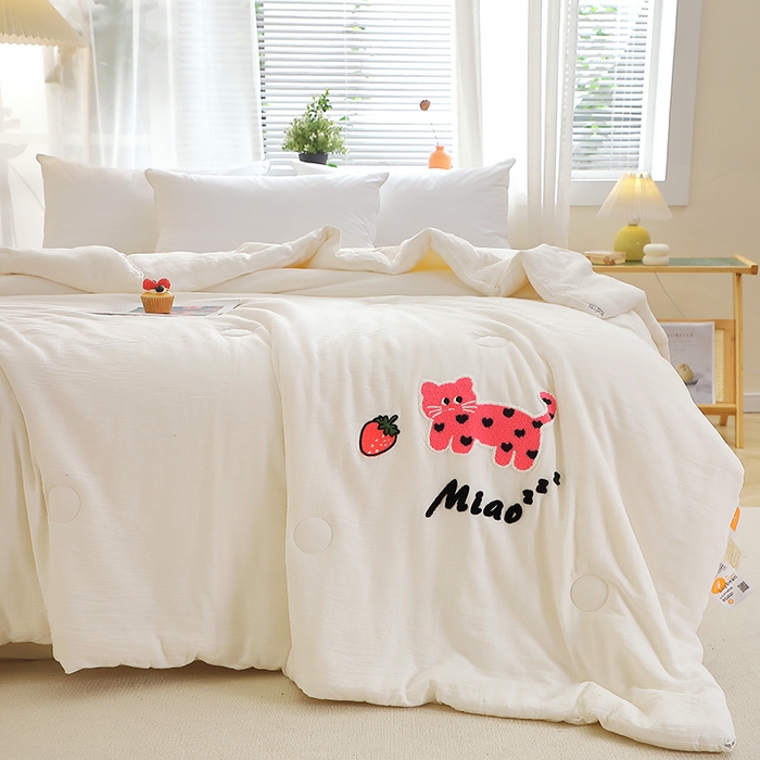 91家纺网 家纺一手货源 找家纺 贝兰仙奴 2025新款全棉皱皱纱毛巾绣大豆被被子被芯 萌萌猫