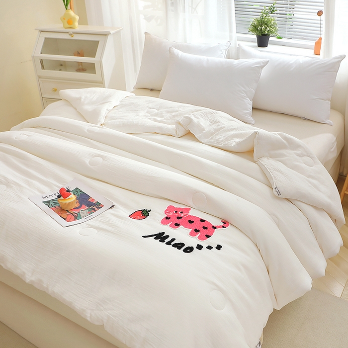 91家纺网 家纺一手货源 找家纺 贝兰仙奴 2025新款全棉皱皱纱毛巾绣大豆被被子被芯 萌萌猫