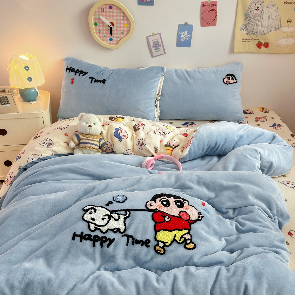 91家纺网 家纺一手货源 找家纺 三元色 2025新款牛奶绒绣花毛巾绣四件套 牛奶绒调皮小新